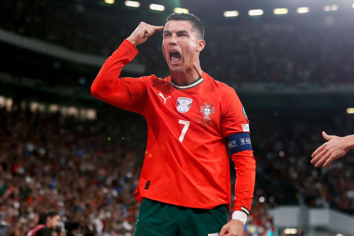 Cristiano Ronaldo fagnar einu af 143 mörkum sínum fyrir portúgalska landsliðið.