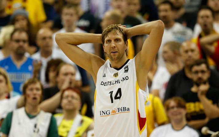 Dirk Nowitzki og félagar töpuðu þriðja leiknum í röð í kvöld.