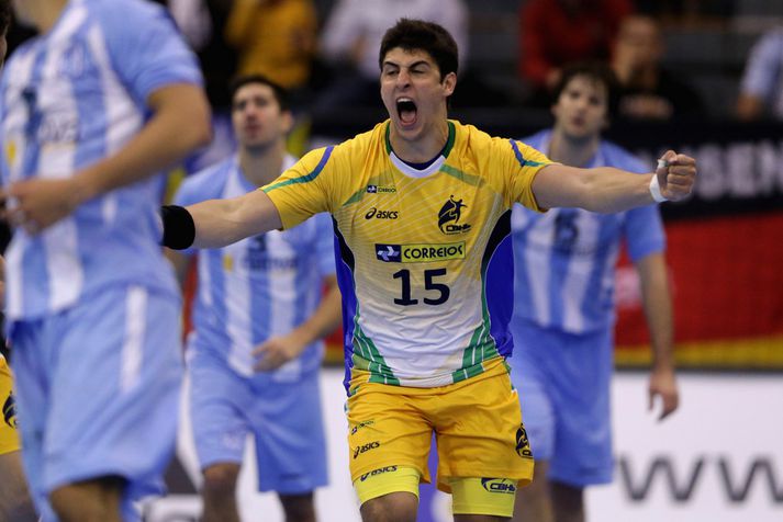 Arthur Patrianova fagnar sigri Brasilíu í dag.