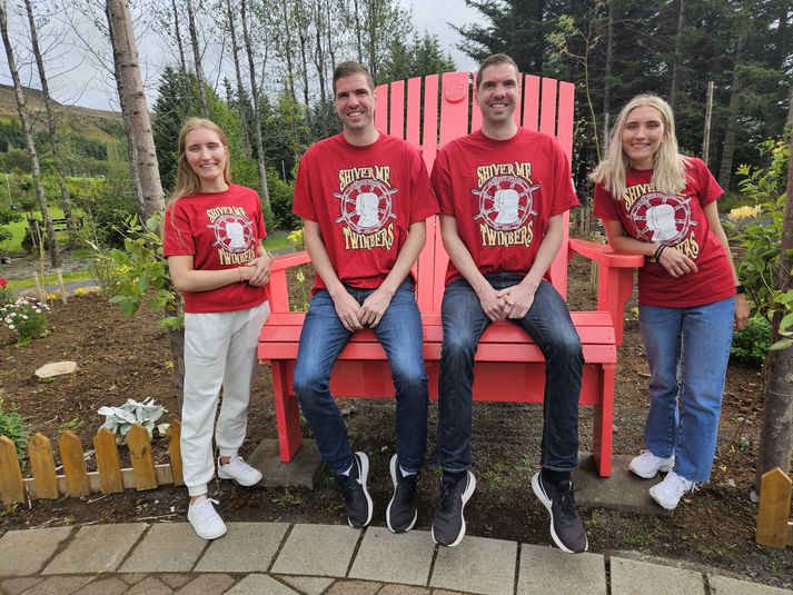 Tvíburarnir í Hveragerði, sem tóku þátt í tvíburahátíðinni í Bandaríkjunum nýlega. Þetta eru systurnar Hrefna Ósk og Elín Hrönn Jónsdætur og bræðurnir Hafsteinn og Kristján Valdimarssynir.