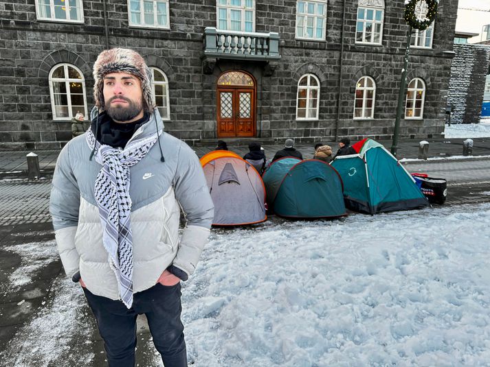 Naji Asar, segir tímann vera á þrotum. Íslensk stjórnvöld verði að ná til fjölskyldu sinnar á Gasa áður en það verður um seinan. 