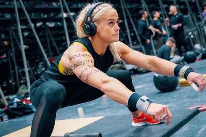 Sara Sigmundsdóttir hefur þjálfað sig sjálfa í nokkurn tíma en nú búast CrossFit sérfræðingar við að hún geri breytingu á því.