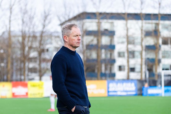 Óskar Hrafn Þorvaldsson, þjálfari KR, gat andað léttar þökk sé sigurmarki Alexanders Rafns Pálmasonar.