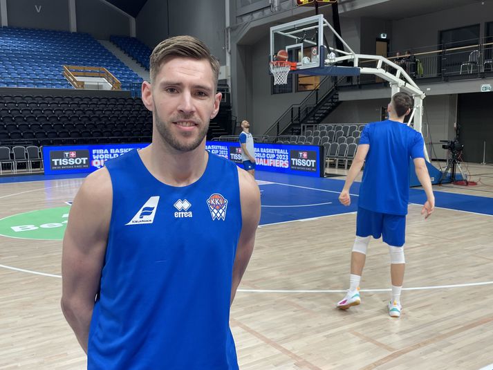 Jón Axel Guðmundsson í Laugardalshöll fyrir leik við Spán.