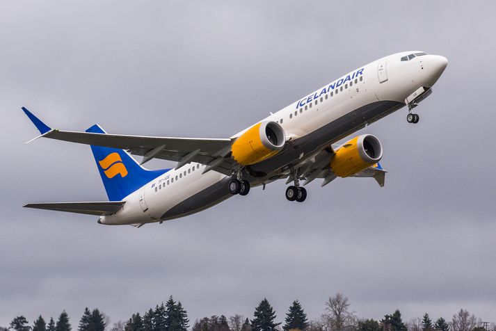 Fyrsta Boeing 737 MAX þotan komin á loft í litum Icelandair. Ef vel er gáð má sjá skráningarstafina TF-ICE.