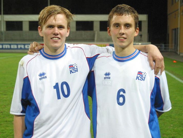 Bjarni er hér með Davíð bróður sínum, leikmanni FH.