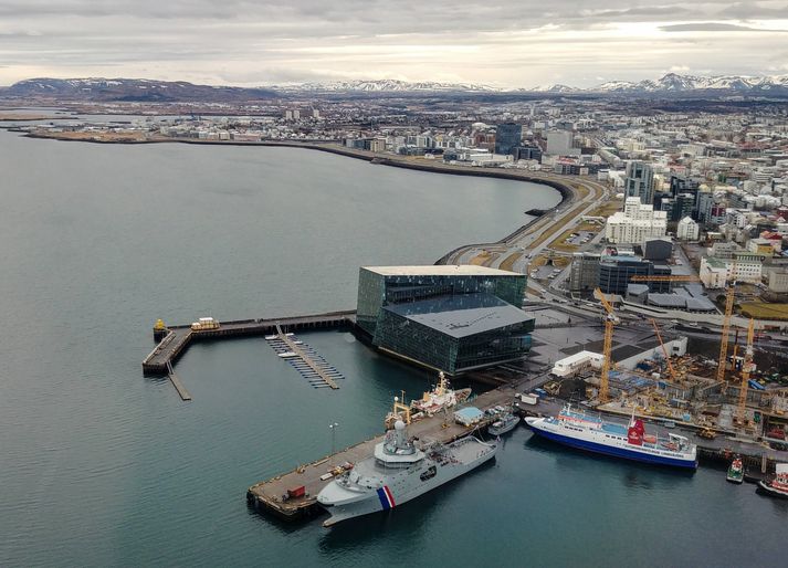 Mánaðarleg þóknun fyrir setu í stjórn Hörpu verður nú 100.000 krónur. Þóknun formanns er tvöfalt hærri.