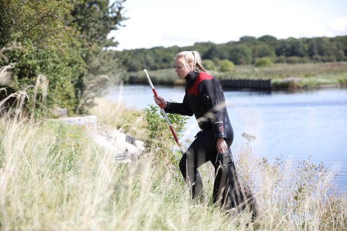 Líkamsleifa sænsku blaðakonunnar Kim Wall er enn leitað í Køgeflóa.