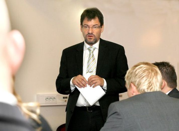 Arner Jacobsen, forstjóri Eik banka, um það leyti sem bankinn var skráður í Kauphöll Íslands.