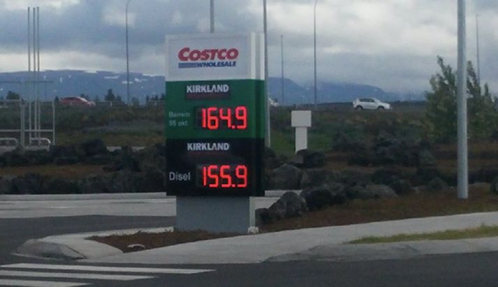 Upphaflegt verð á díselolíu var 164,9 kr. og bensínlíterinn var á 169,9 kr.
