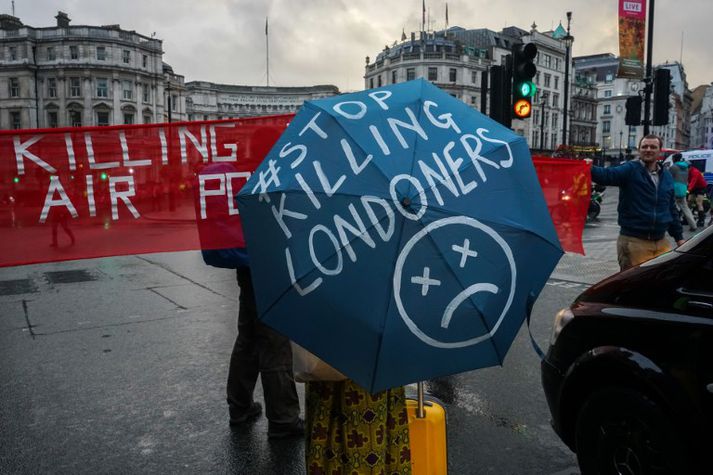 Sumir íbúar London hafa mótmælt viðvarandi loftmengun í borginni.