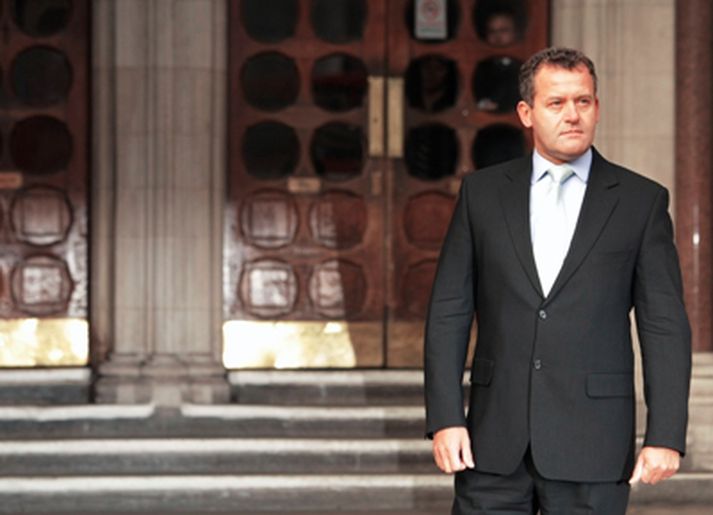 Paul Burrell fyrir utan Hæstarétt í miðborg Lundúna.