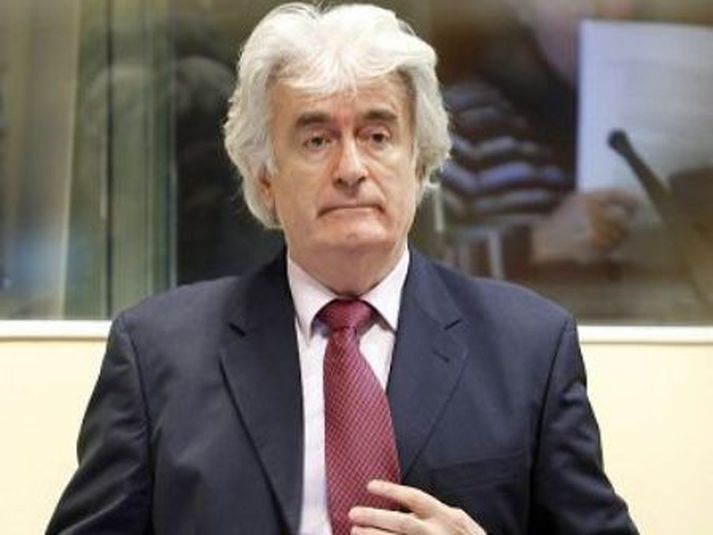 Karadzic mættur Hann segist enn þurfa lengri tíma til undirbúnings.
fréttablaðið/AP