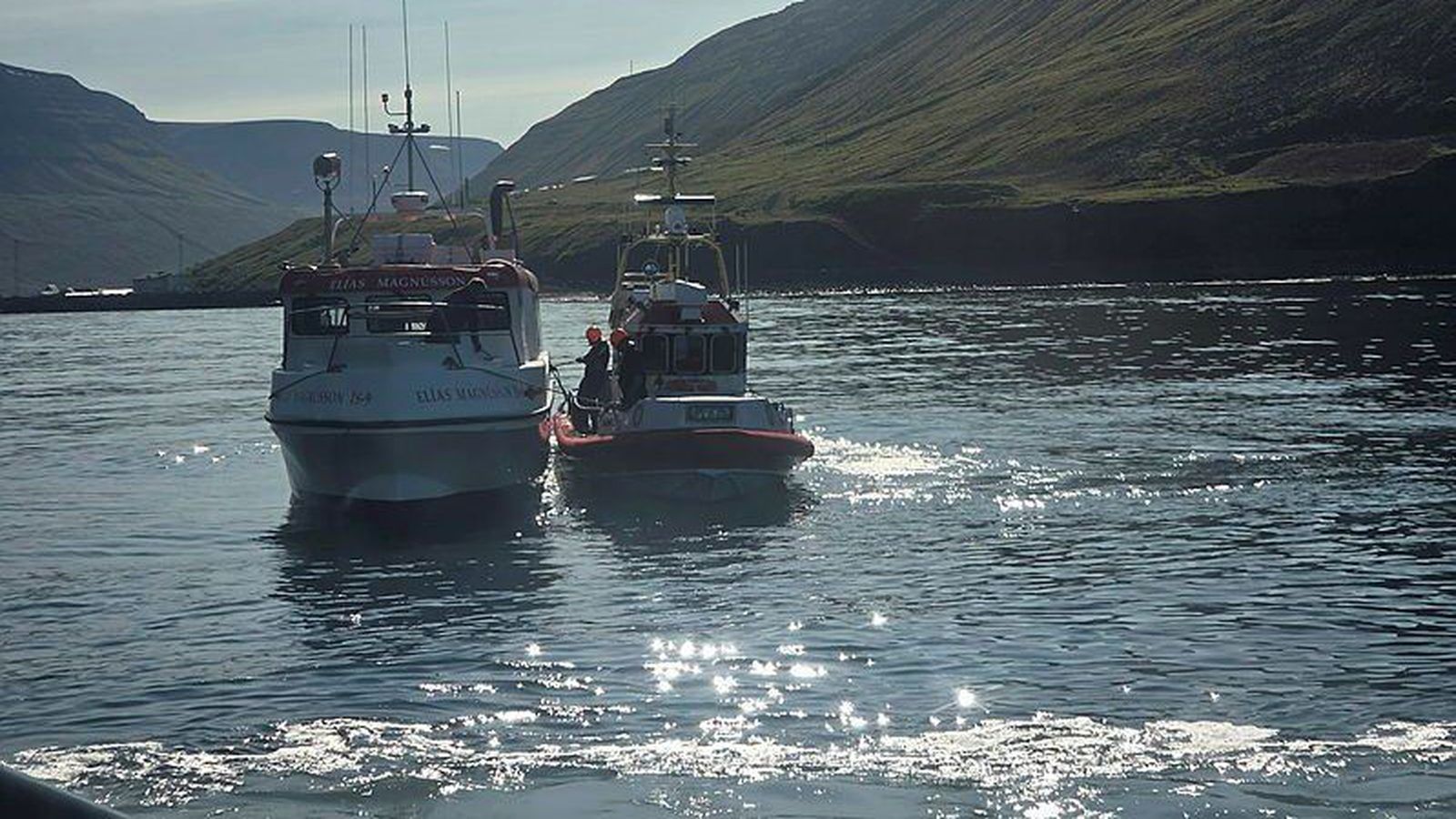 Einn um borð þegar eldur kviknaði í fiski­bát
