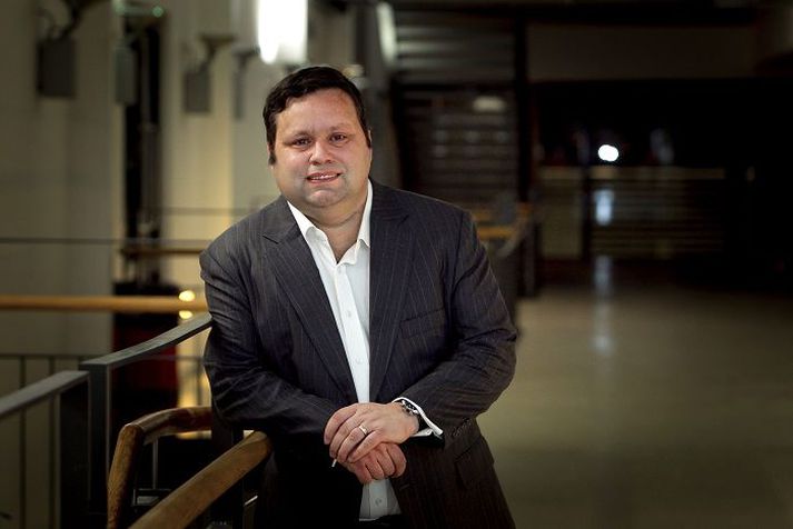 Myndar Ísland Paul Potts þykir liðtækur ljósmyndari og ætlar að nýta tækifærið á meðan hann dvelst hér til að taka nokkrar myndir.
Fréttablaðið/Vilhelm