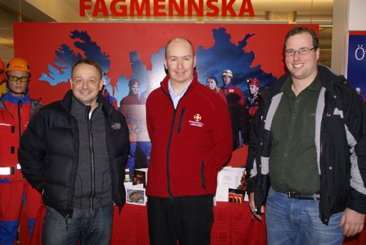 Á myndinni má sjá Arne Sólmundsson, ritara Skotvís og Kristján Sturlaugsson varaformann ásamt Kristni Ólafssyni, framkvæmdastjóra SL.