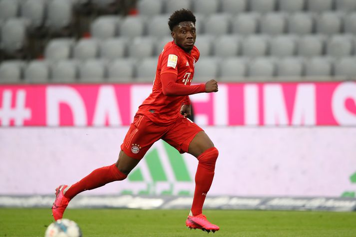 Alphonso Davies á sprettinum.