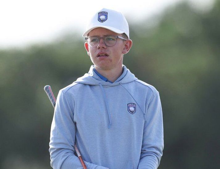 Óliver Elí Björnsson úr Golfklúbbnum Keili er að skrifa nýjan kafla í íslenska golfsögu á opna breska áhugamannamótinu í piltaflokki.