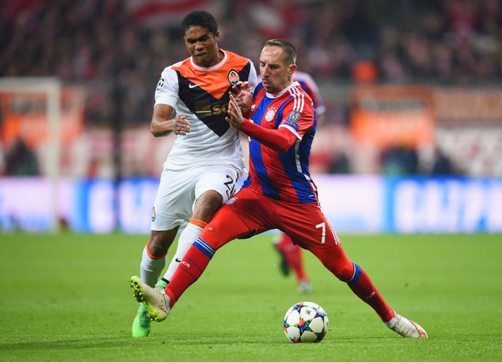 Costa í baráttu við Franck Ribery í leik Bayern og Shakhtar í Meistaradeild Evrópu.