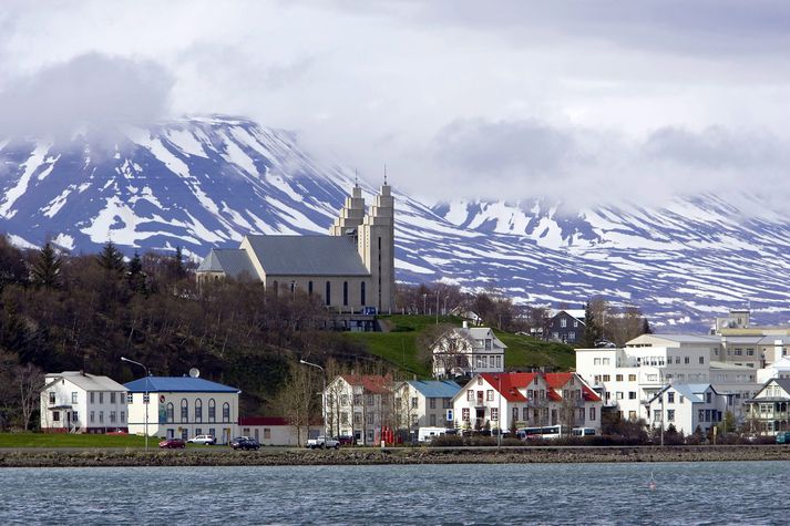 Frá Akureyri hvar fangi reyndi að sleppa úr haldi.