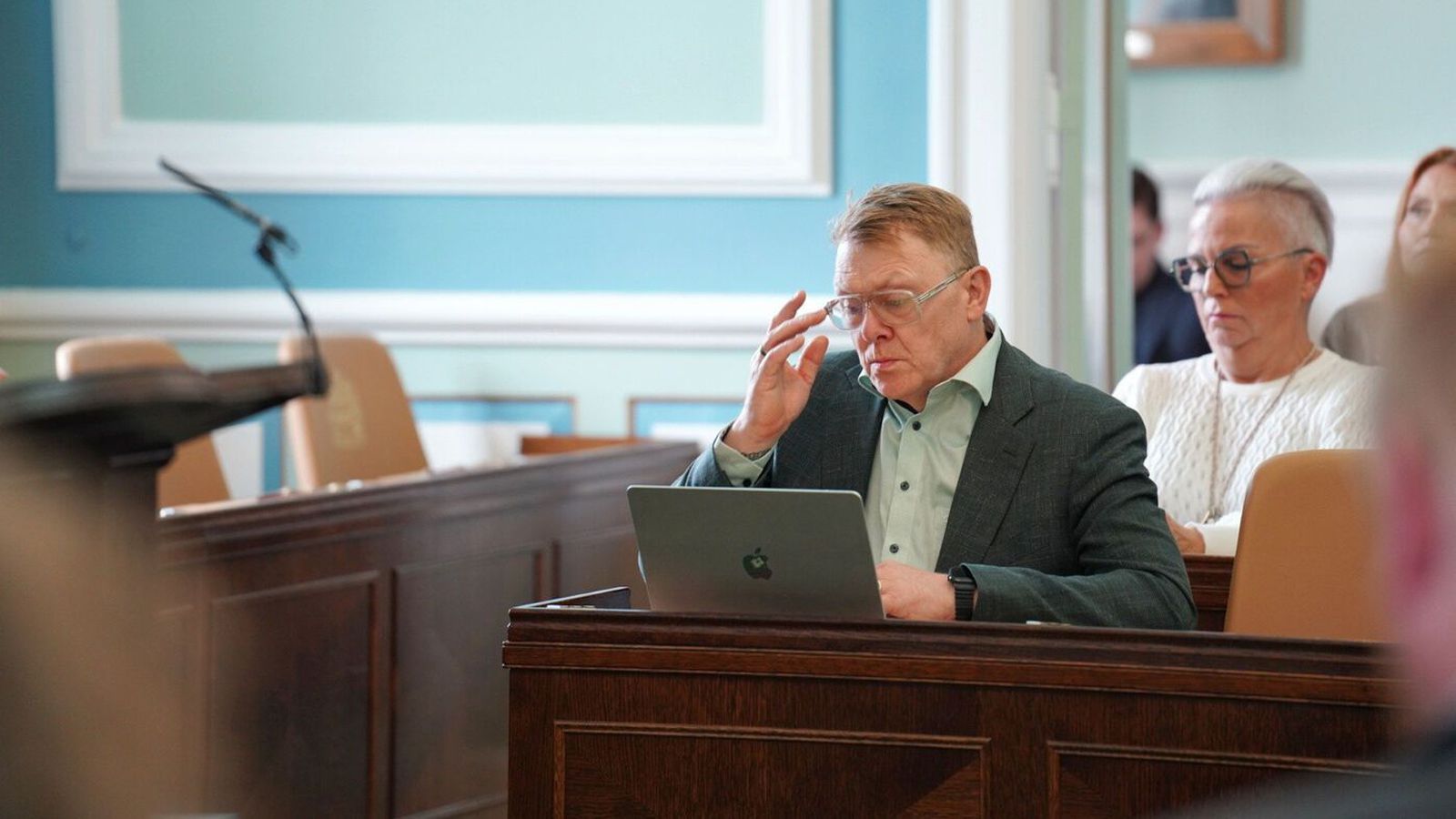 Tjáir sig ekki um greiðslur frá RÚV en boðar yfir­lýsingu