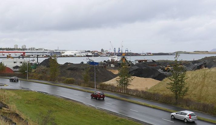 Björgun sérhæfir sig í efnisöflun á hafsbotni. Faxaflóahafnir segja að fyrirtækið verði að hreinsa eftir sig fjöruna við Sævarhöfða.