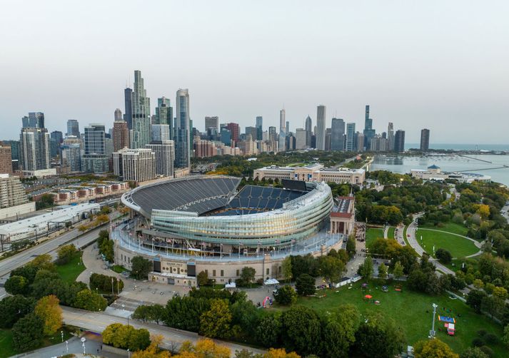 Soldier Field er á besta stað í borginni og margir borgarbúar vilja hafa nýja völlinn á sama stað.