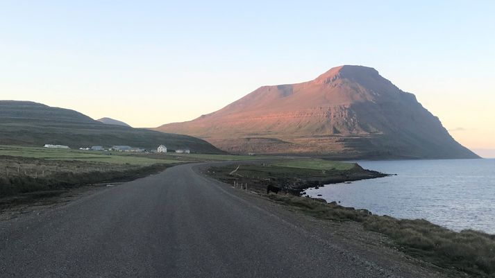 Horft í átt til Gunnólfsvíkurfjalls á Langanesi.