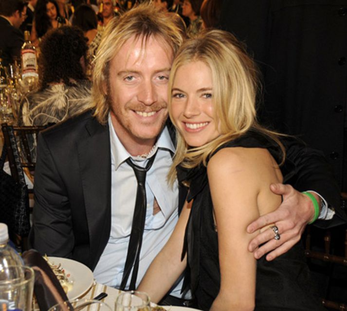 Sienna Miller og Rhys Ifans.