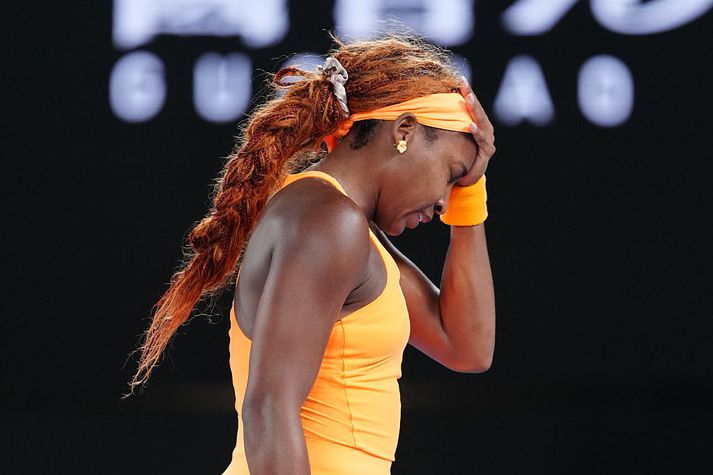 Coco Gauff leyndi ekki vonbrigðum sínum í Ástralíu í dag.