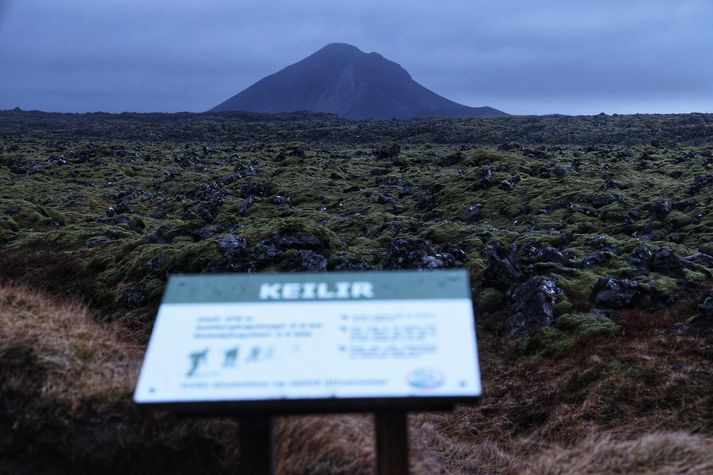 Upptök skjálftans voru um tvo kílómetra suð-suðvestur af Keili.