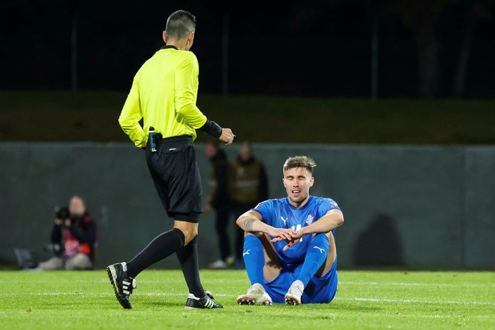 Daníel Leó Grétarsson fékk höfuðhögg gegn Liechtenstein í október og varð að fara af velli. Hann þurfti að taka sér vikufrí heima á Englandi áður en hann gat byrjað að auka álagið smám saman á æfingum.