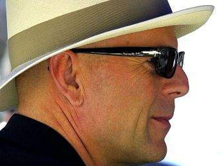Leikarinn Bruce Willis hefur fengið endurgreidda háa upphæð frá fyrirtækinu Petra Group.