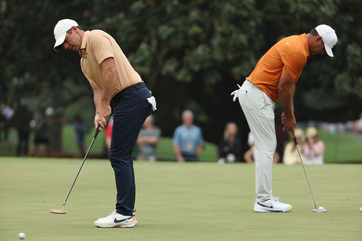 Rory McIlroy og Brooks Koepka eru í sama ráshópi þegar Opna bandaríska risamótið í golfi hefst í dag.