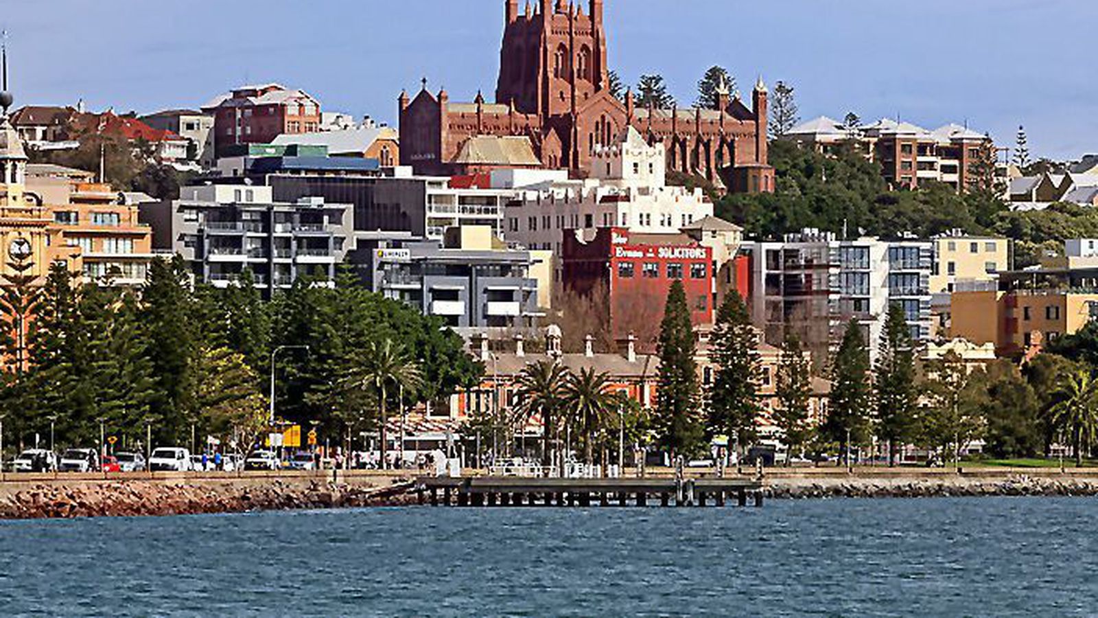 Keyrði inn í mann­fjölda norður af Sydney