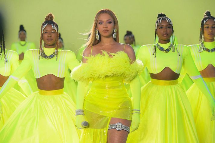 Beyoncé hefur tilkynnt næstu plötu sína á samfélagsmiðlum, hún kemur út þann 27. næstkomandi.