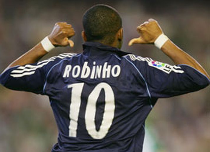 Robinho fagnar marki sínu í gærkvöldi.