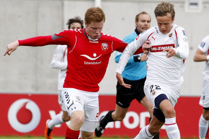 Sigurður Egill Lárusson, til hægri, í leik á móti Val.