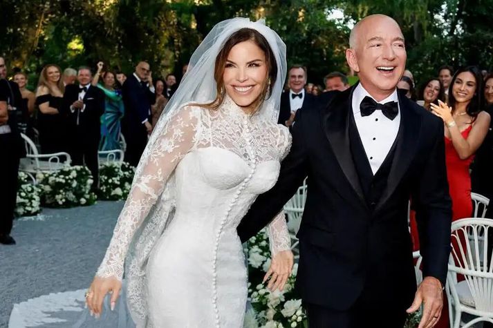 Lauren Sanchéz og Jeff Bezos giftu sig eftirminnilega í Feneyjum.