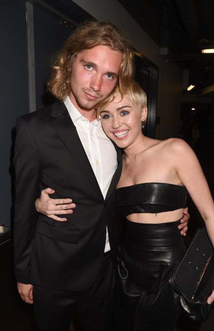 Jesse og Miley Cyrus á verðlaunaafhendingunni í gærkvöldi