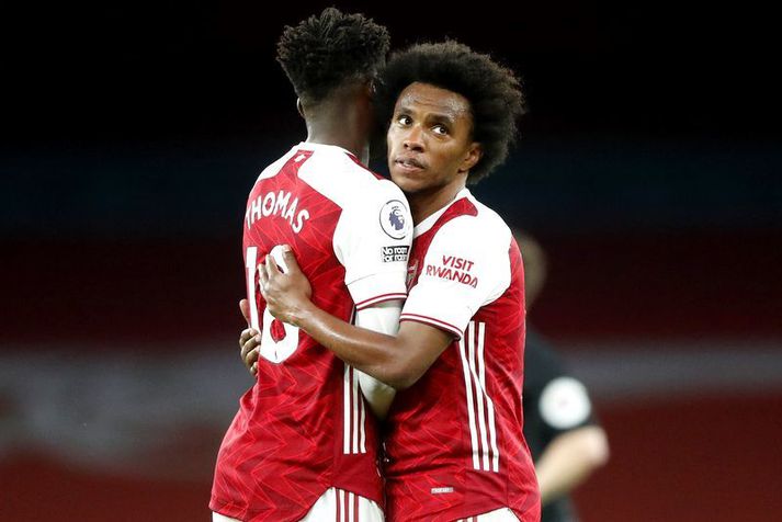 Willian upplifði erfiða tíma hjá Arsenal og vildi fljótt komast í burtu þrátt fyrir að fá meira en 34 milljónir í laun á viku.