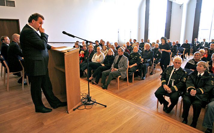 Jóhann R. Benediktsson fráfarandi lögreglustjóri, á fundi með starfsmönnum í dag.