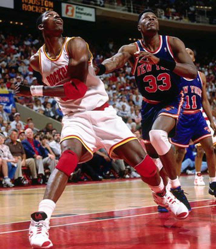 Olajuwon og Ewing háðu mikið einvígi í lokaúrslitum NBA deildarinnar árið 1994