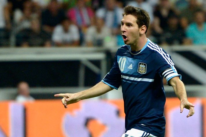 Messi fagnar marki sínu í kvöld.