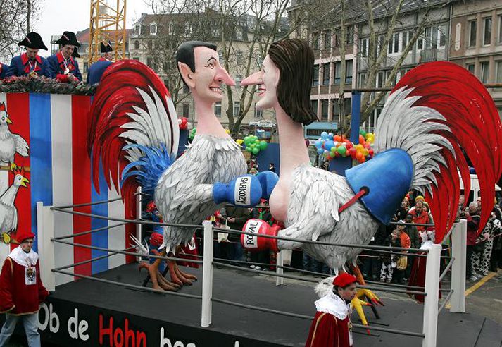 Skopstyttur af Sarkozy og Royal í kjötkveðjuhátíðargöngu í Köln.