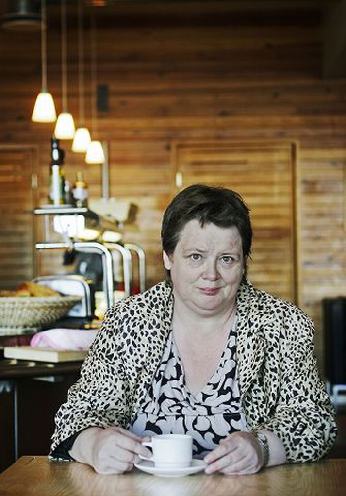 Nanna Rögnvaldardóttir segir að hún sé oft svo utan við sig að hún muni hreinlega ekki hvert hún ætli að fara. Til að mynda hafi hún oft á leið sinni í vinnuna mætt óvart á gamlan vinnustað.  