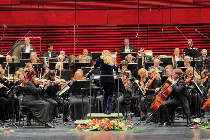 Barbara Hannigan stýrði Sinfóníuhljómsveitinni á fimmtudaginn var.