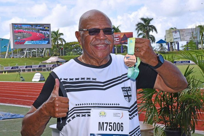 Sitiveni Rabuka með bronsmedalíuna sína.