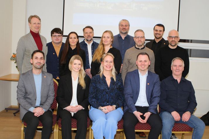 Karólína Helga, sem er fyrir miðju í neðri röðinni, leiðir listann.