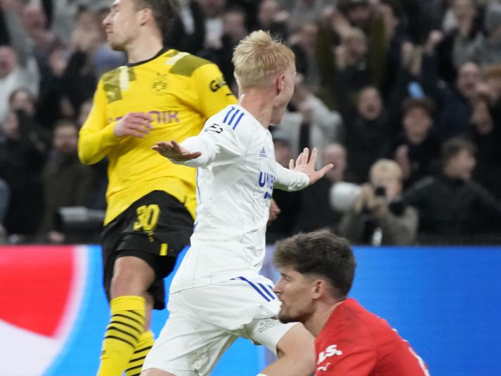 Hákon Arnar fagnar hér marki sínu gegn Dortmund í kvöld.